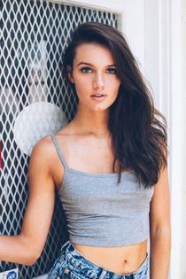madelyn cline naked